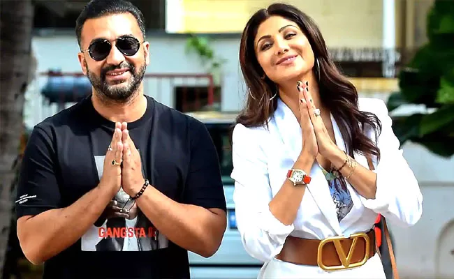 Shilpa Shetty Raj Kundra Visits Shirdi Temple Offers Prayers - Sakshi