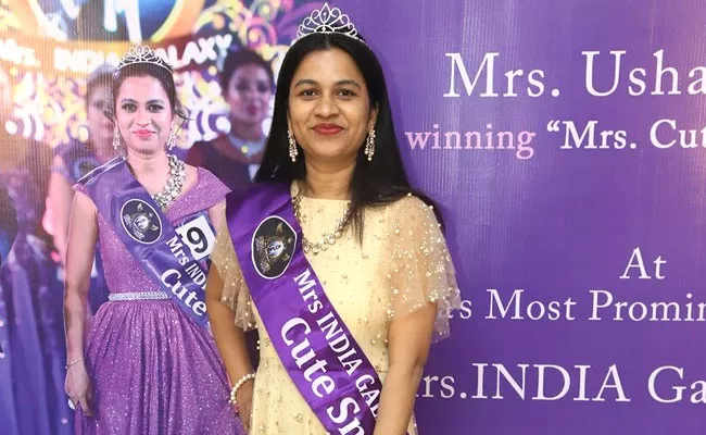 Chennai Woman Entrepreneur Usha Thiva Won Mrs Cute Smile Title - Sakshi