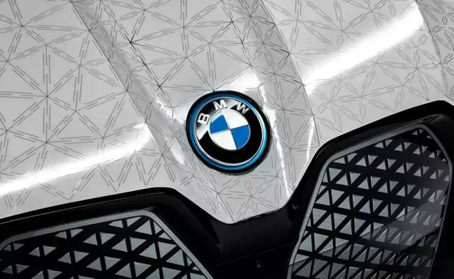 BMW Showcases Colour-Changing Car At CES 2022 - Sakshi