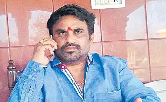 High Drama Arresting Vanama Raghavendra Rao Family Commit Suicide Khammam - Sakshi