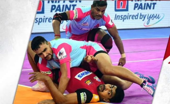 Pro Kabaddi League:Bengaluru Beat Jaipur 38 31 - Sakshi