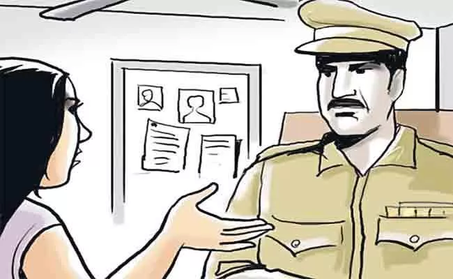 Hyderabad: Woman Files Complaint Against Man For Blackmailing - Sakshi