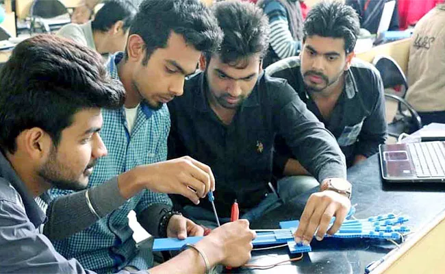 Naukri Job speak Report Says Hyderabad Stand In Number One Position In Recruitment In 2021 - Sakshi