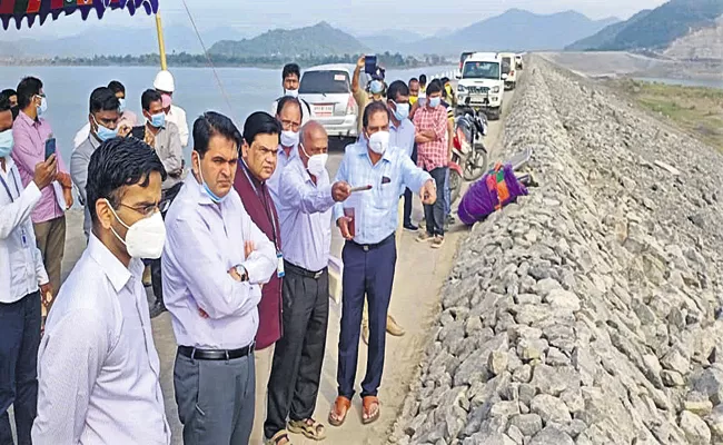 CM Chief Secretary Praveen Prakash Comments On Polavaram works - Sakshi