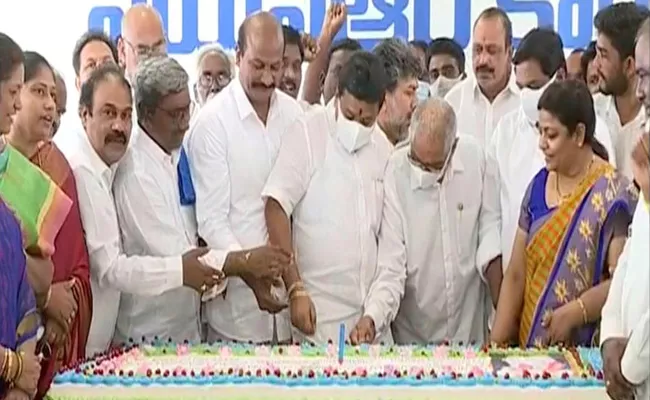 Celebrations in Tadepalli Occasion of Completion of 3 years of YS Jagan Padayatra - Sakshi