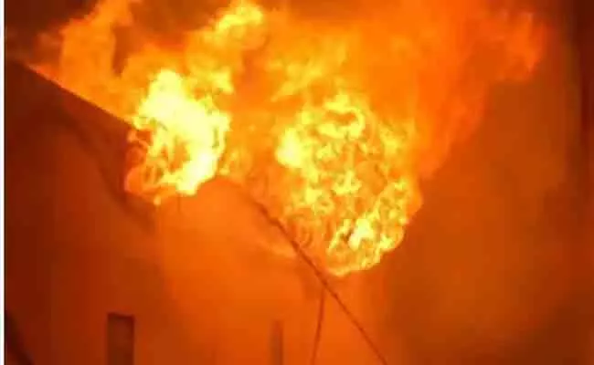 Hyderabad: Fire Accident In Kukatpally Holistic Hospital - Sakshi