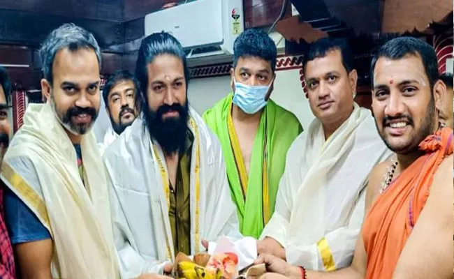 KGF Movie Star Yash And Prashanth Neel Visits Anegudde Shree Vinayaka Temple - Sakshi