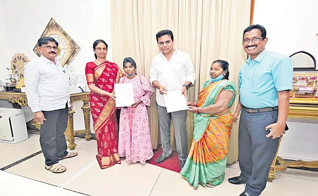 Telangana: KTR Helps Sabita Inter Second Year Student From Nalgonda - Sakshi