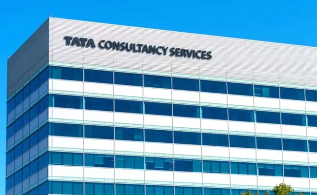 Tcs Is Hiring Graduates And Postgraduates For An Annual Salary Rs7lakh - Sakshi