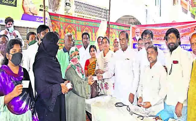 Central Introduced E Shram Cards To Provide Health Security To Workers - Sakshi