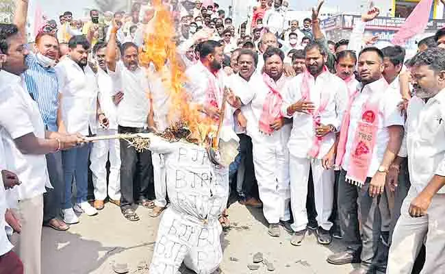 Hyderabad: Trs Party Protest Over Pm Comments On Ap Bifurcation - Sakshi