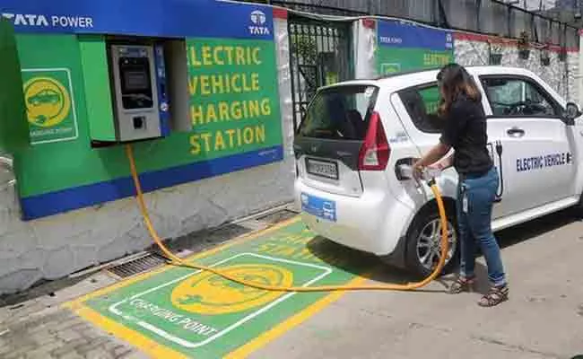 Telangana Ts Redco To Set Up Electric Vehicle Charging Stations Indian Oil Petrol Bunks - Sakshi