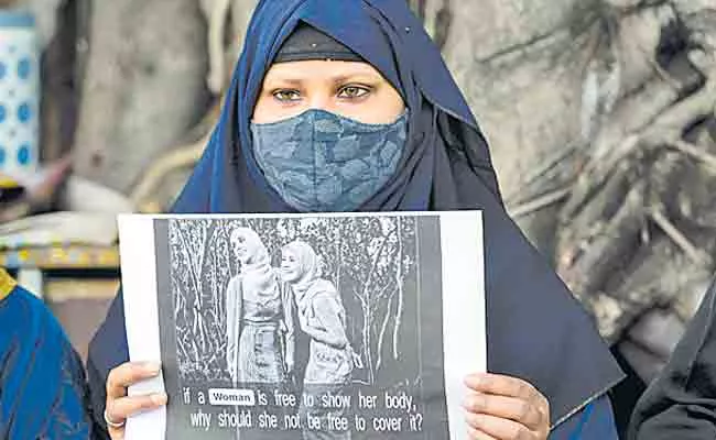 Hijab Row: MRM Leader Arun Singh Says Burqa Is Part Of Musilim Culutre - Sakshi