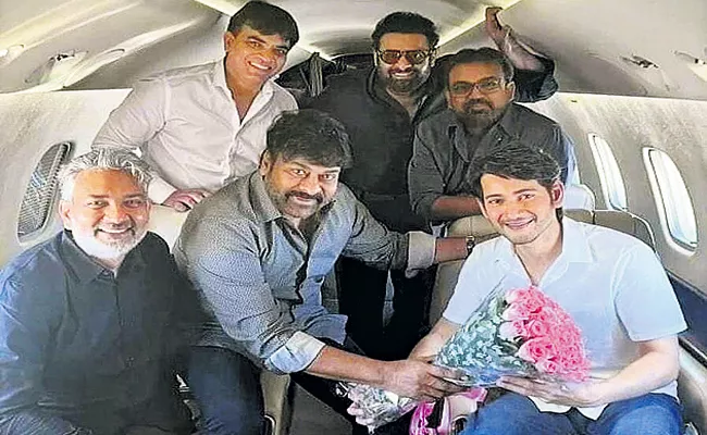 Sudden surprise for Mahesh Babu from Chiranjeevi and Prabhas Rajamouli - Sakshi