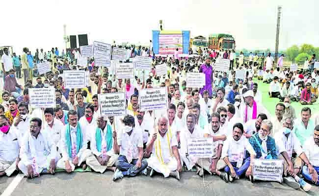 Jogu Ramanna Protests To Demand Of CCI Recovery - Sakshi