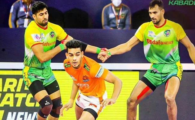 Pro Kabaddi League: Patna Pirates Beat Puneri Paltan 43 26 Qualify Playoffs - Sakshi