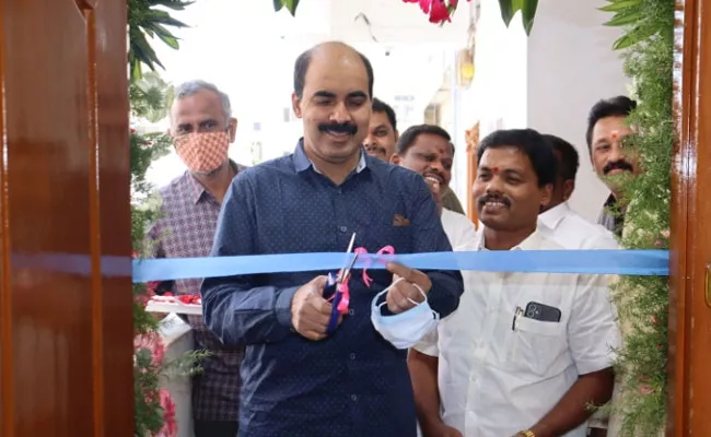 Tollywood: New Production Sirisala Ashwini Production Starts In Dilsukhnagar - Sakshi