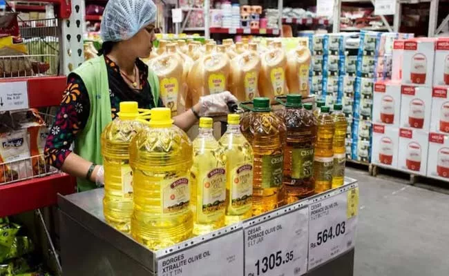 Govt Slashes Effective Import Duty On Crude Palm Oil To Cool Edible Oil Prices - Sakshi