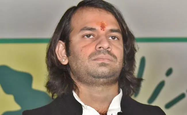 Drunk Man Breaks Into RJD Leader Tej Pratap Yadavs House - Sakshi