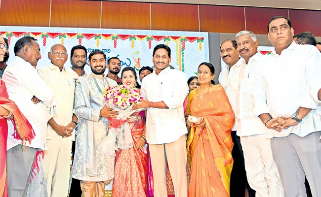 CM YS Jagan Attends YSRCP Activist Wedding Reception in Amaravati - Sakshi