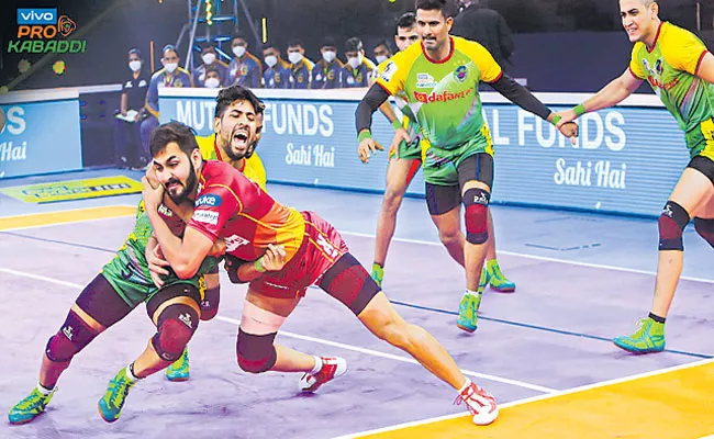 PKL 202: Patna Pirates Qualify Playoffs After Beating Telugu Titans - Sakshi