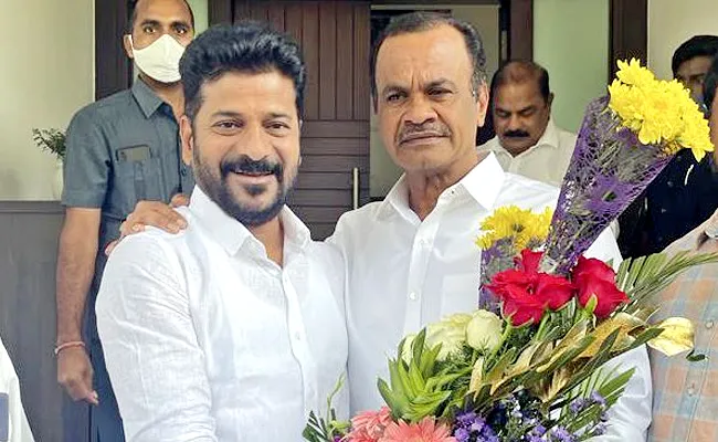 TPCC Chief Revanth Reddy Meets MP Komatireddy Venkat Reddy - Sakshi