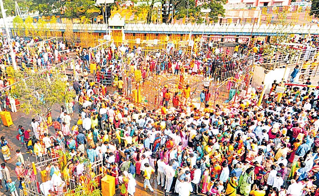 Medaram Jatara: Hinduization of Tribal Deities is Now in Full Swing - Sakshi