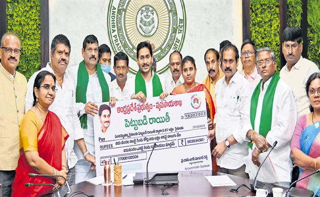 CM YS Jaganmohan Reddy says Input subsidy giving to farmers intime - Sakshi