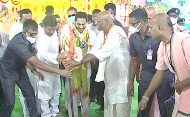 CM Jagan Inaugurates Akshaya Patra Kitchen Attends Gokula Kshetram Bhumi Puja - Sakshi