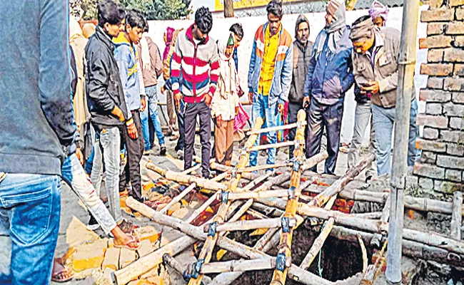 13 killed after falling into well in UP Kushinagar at marriage - Sakshi