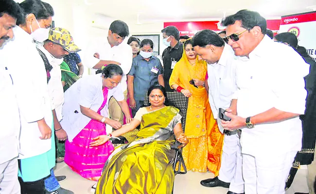 MLC Kavitha Gives Blood Donation Camp At Nampally TNGOs Office - Sakshi