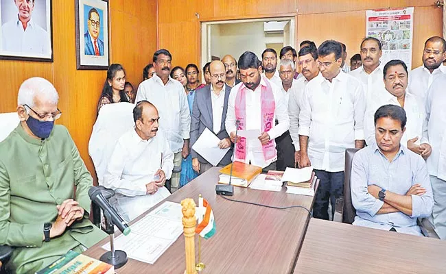 Telangana: Shambhipur Raju Taking Oath As MLC - Sakshi