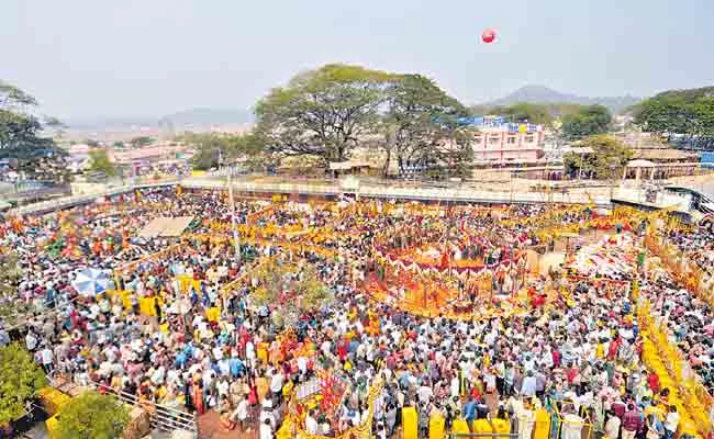 Sammakka Sarakka Jatara 2022: Day 3 1.25 Footfall Expected - Sakshi