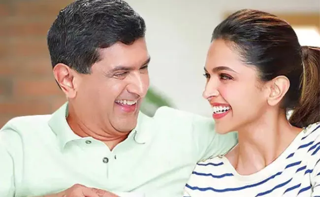 Deepika Padukone To Produce His Father Prakash Padukone Biopic - Sakshi