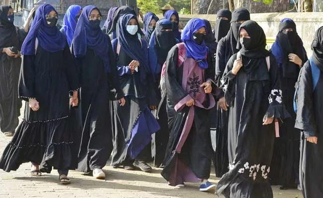 Karnataka Police FIR Registered On Students Against Hijab Ban - Sakshi