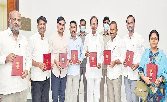 TRESA Revenue Diary Launched By CM KCR At Pragathi Bhavan - Sakshi