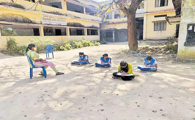 32. 47 Percent Students Attended After Reopening Schools In Telangana - Sakshi