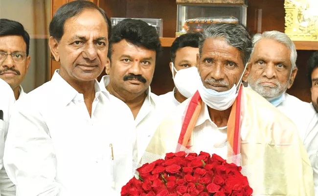 Kcr Announces House Site And 1 Crore To Sakini Ramachandraiah Kanakaraju - Sakshi