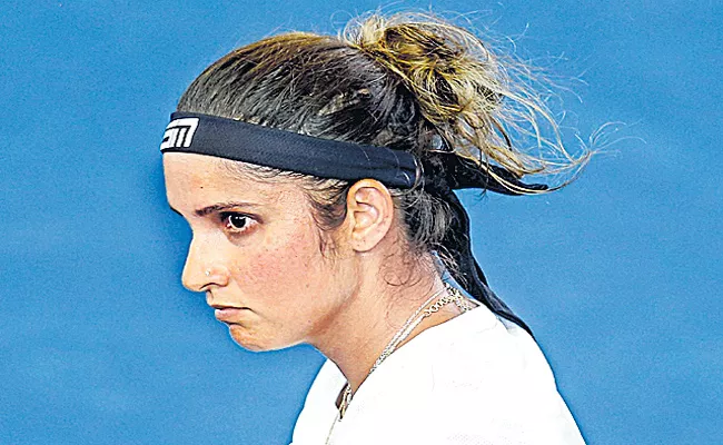 Dubai Tennis Championships: Sania Mirza, Lucie Hradecka lose doubles semis - Sakshi