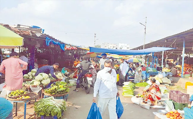 Madannapet Vegetable Market: Taking Illegal Commission From Farmers At Madannapet Vegetable Market - Sakshi