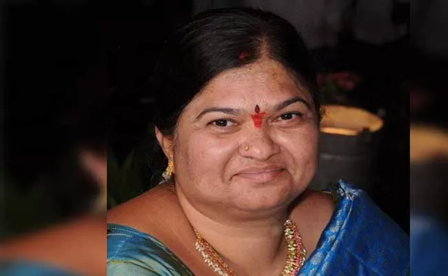 Press Academy Chairman Allam Narayana Wife Padma Passes Away - Sakshi