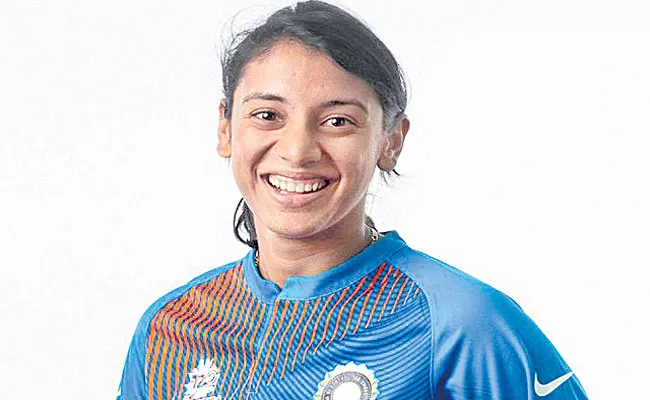 Team India Womens Cricketer Smriti Mandhana Play 4th OdI Vs New Zeland - Sakshi