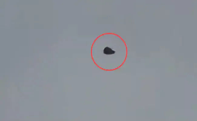 viral video: Mysterious Object In The Sky Over Islamabad - Sakshi