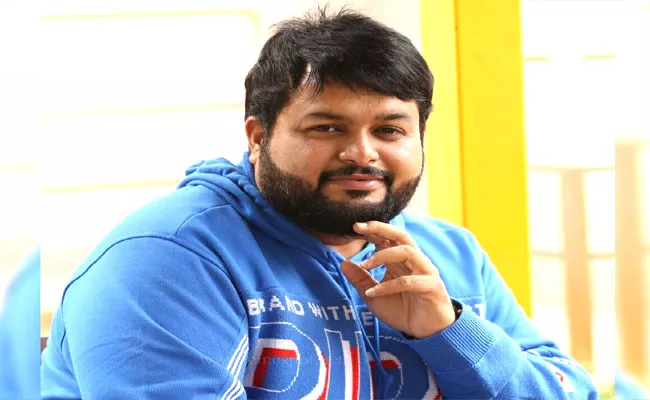 Thaman Dance To Kalavathi Song From Sarkaru Vaari Paata - Sakshi