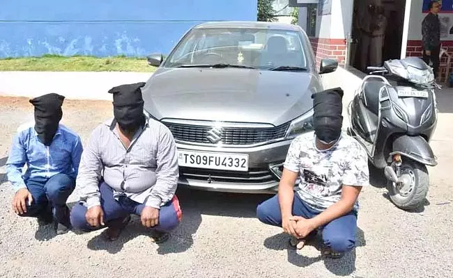 Interstate Gang Arrested Over Target Trucks Carrying Loads Of Tires - Sakshi