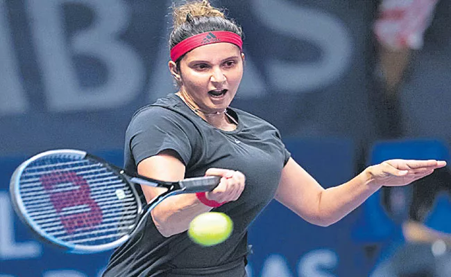 Sania Mirza-Lucie Hradecka Enters Doubles Semi Final Beating World No 1 - Sakshi