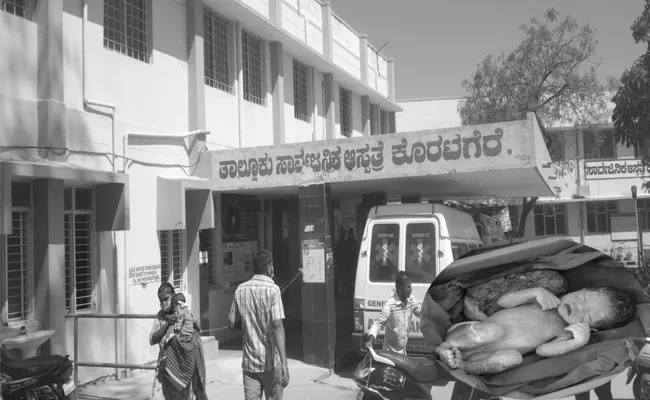 Newborn Girl Found Dead In Toilet at Tumkur In Karnataka - Sakshi