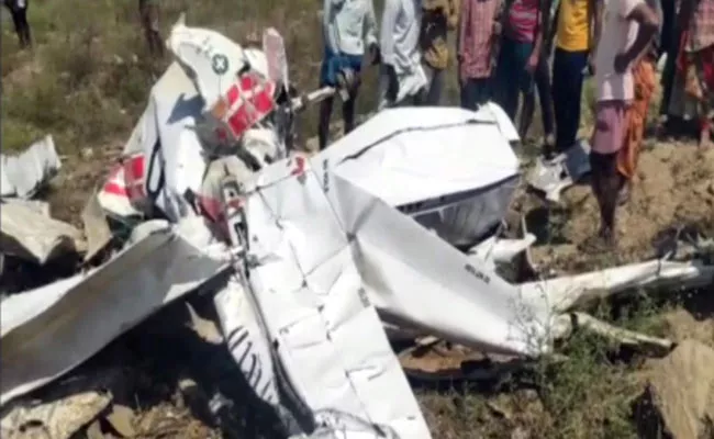 Two Died In Trainee Mini Chapter Crashed in Nalgonda District - Sakshi