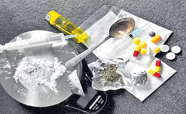 Hyderabad Police Warns University Students Involved In Drug Rackets - Sakshi