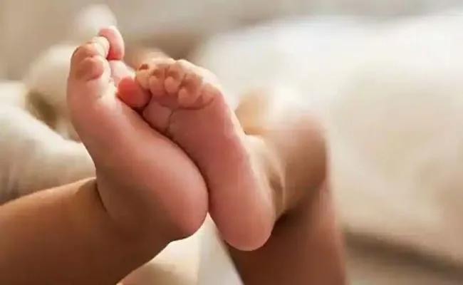 Mahabubabad: Unidentified Person Leave Baby Girl Near Asha Worker House - Sakshi